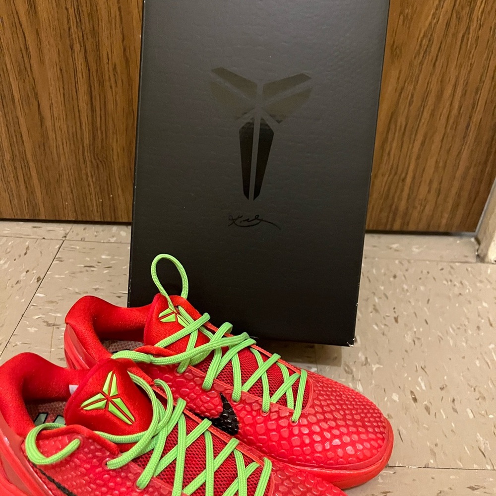 Nike Kobe Reverse Grinch - Picture 13 of 15